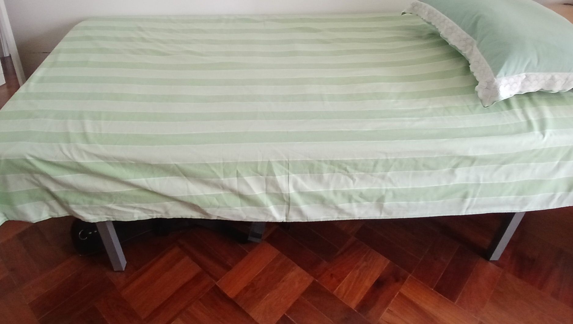 Estrado+colchão para 1 Pax, fácil de levar