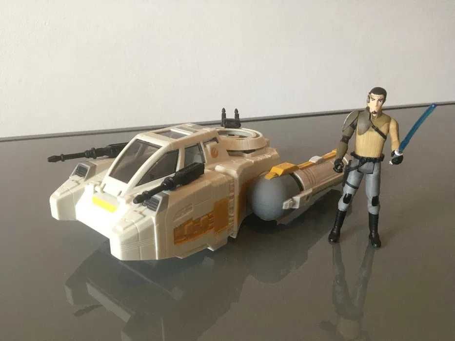 Statek z Gwiezdnych Wojen + postać z mieczem świetlnym