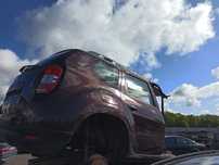 Dacia Duster 1.6 sce 2017 r zderzak klapa tył ćwiartka błotnik lift