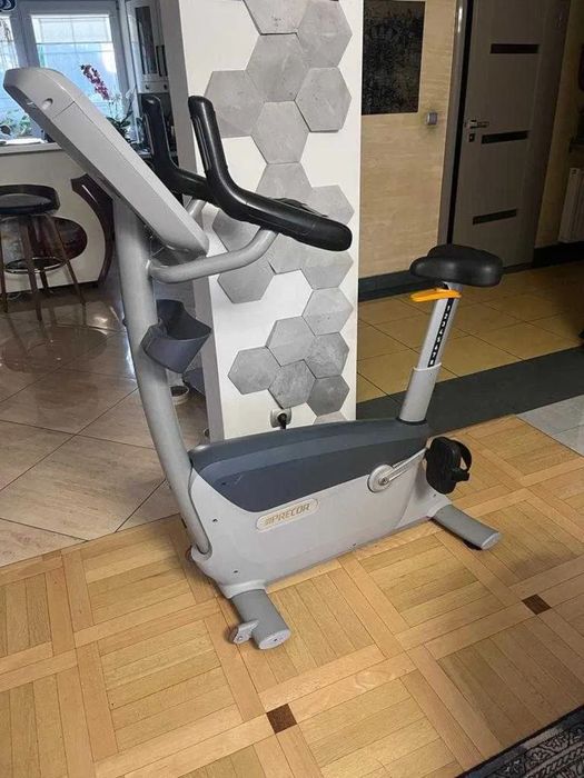 Вертикальный велотренажер Precor UBK 835
