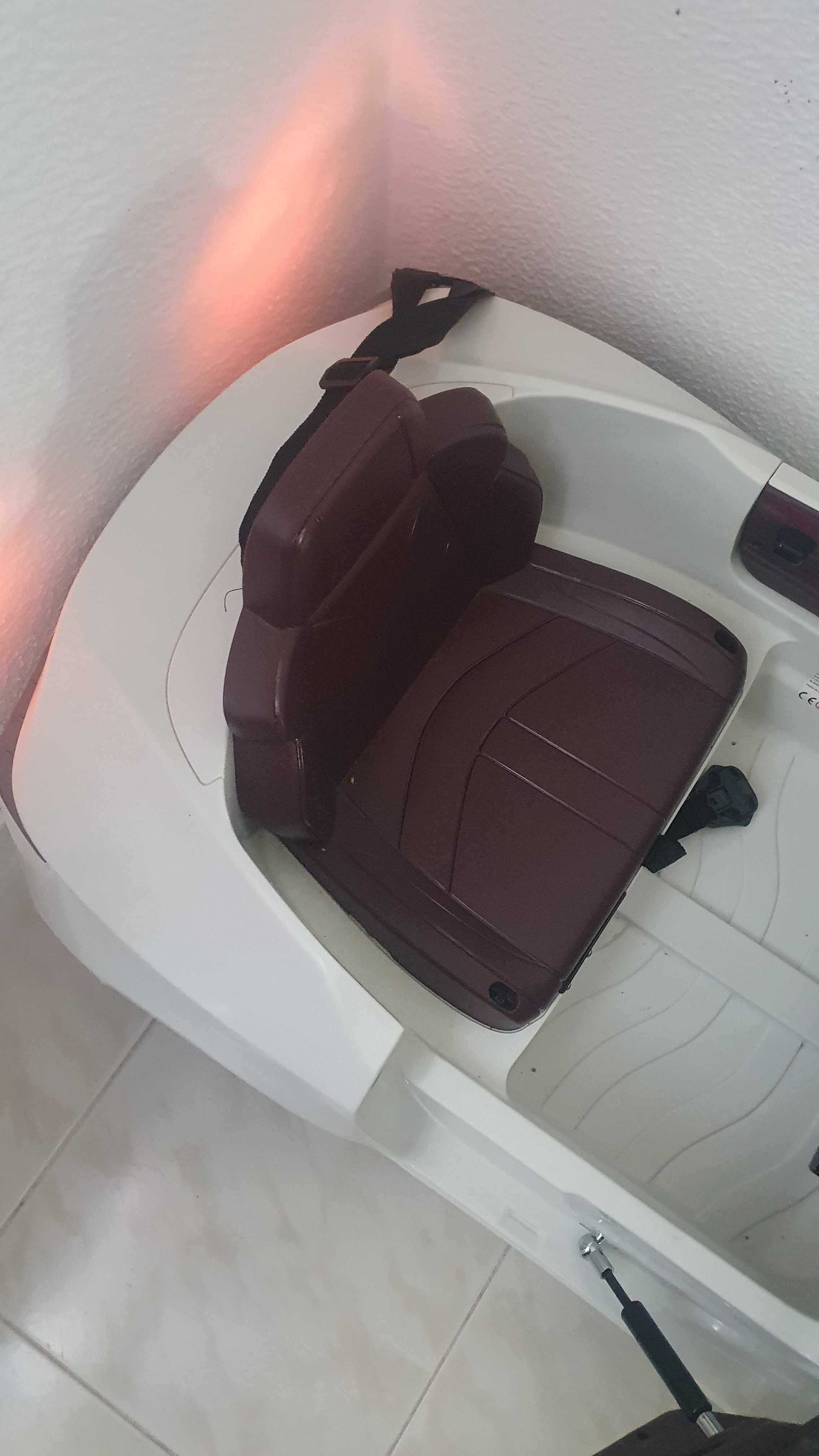 Carro eléctrico criança