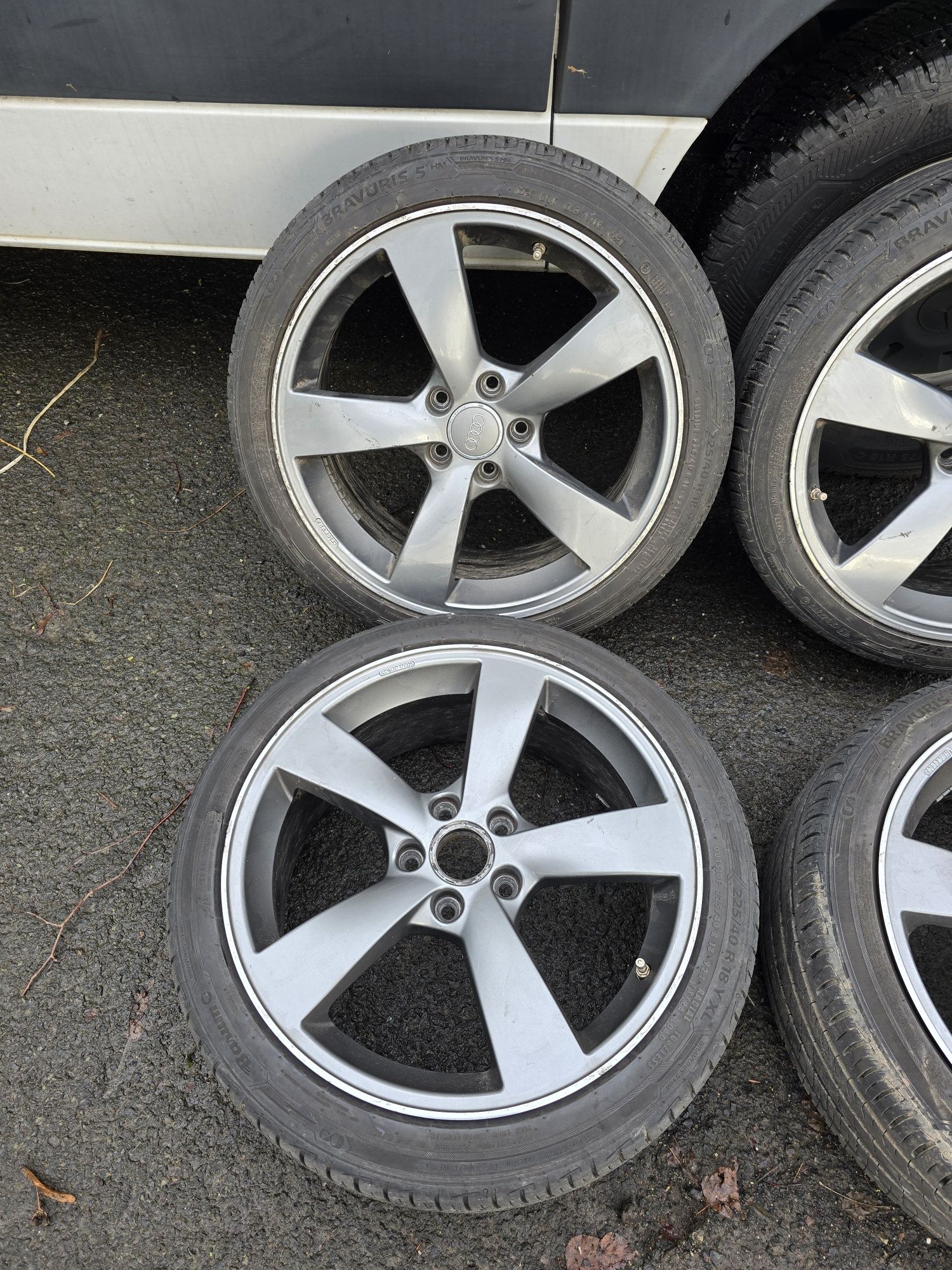 Koła felgi aluminiowe Audi A3  18 cali Opony lato 6 mm