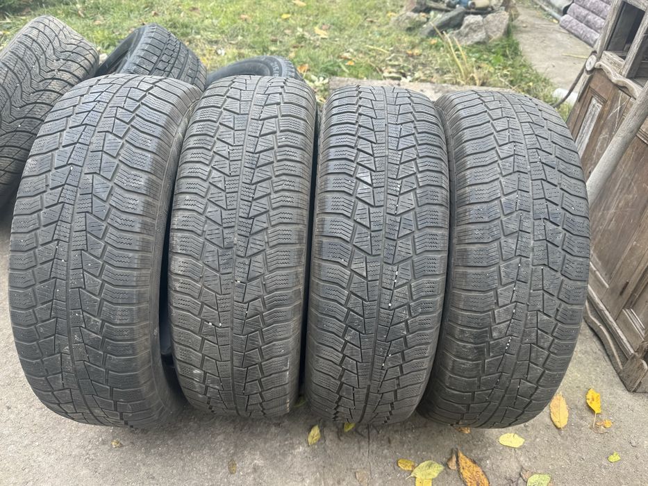 Зимові шини 215 65 16 22рік Gislaved