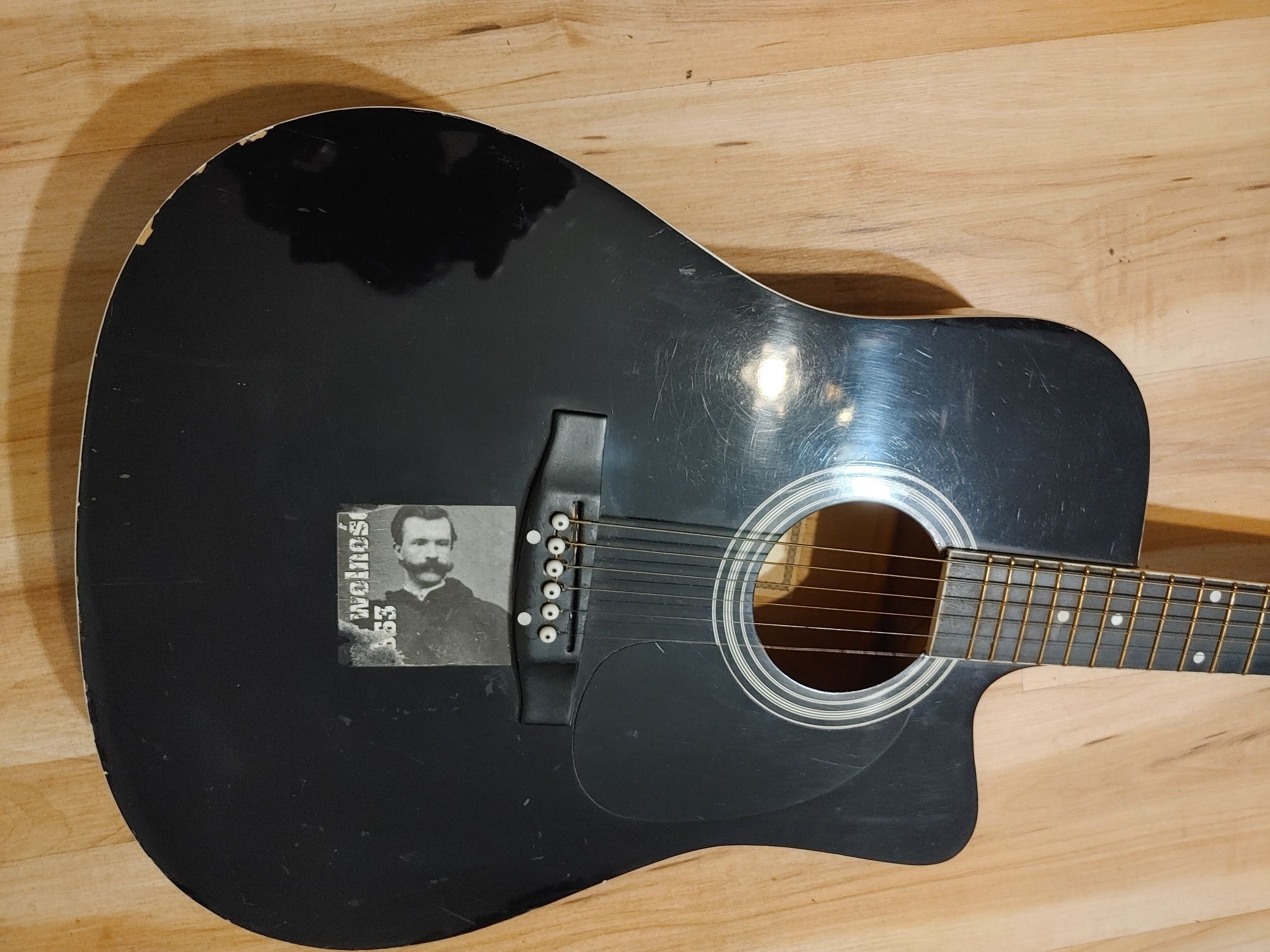 Sprzedam gitarę akustyczna