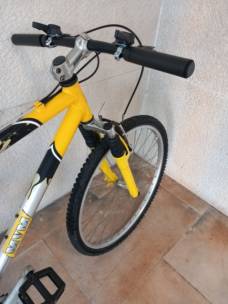 Bicicleta suspensão cross-country