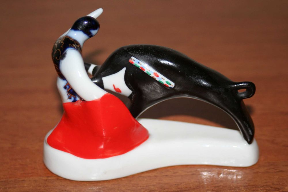 Статуэтка "Тореадор с быком".