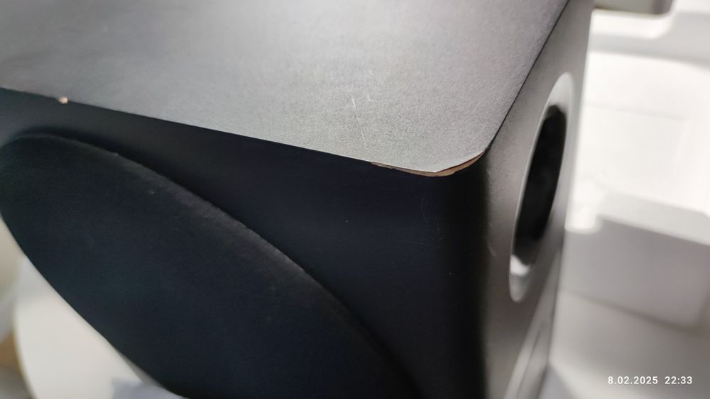 Soundbar Samsung Q800T wraz z dedykowanymi głośnikami przestrzennymi