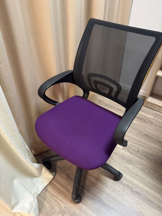 Офісне крісло 1000 грн