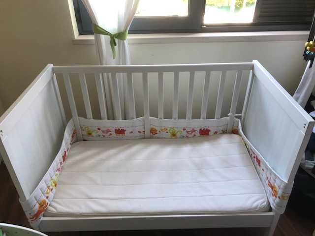 Cama de grades / Berço  IKEA com colchão