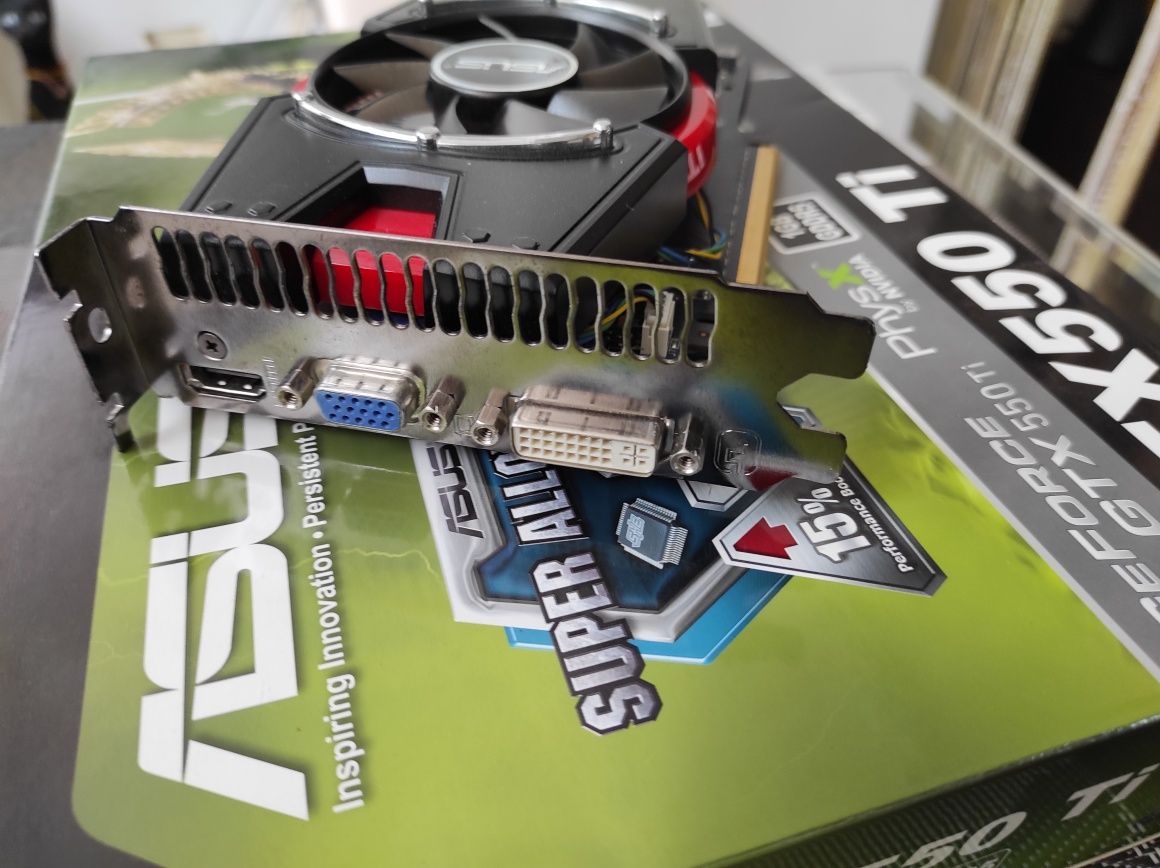 Видеокарта Asus GeForce GTX 550 Ti