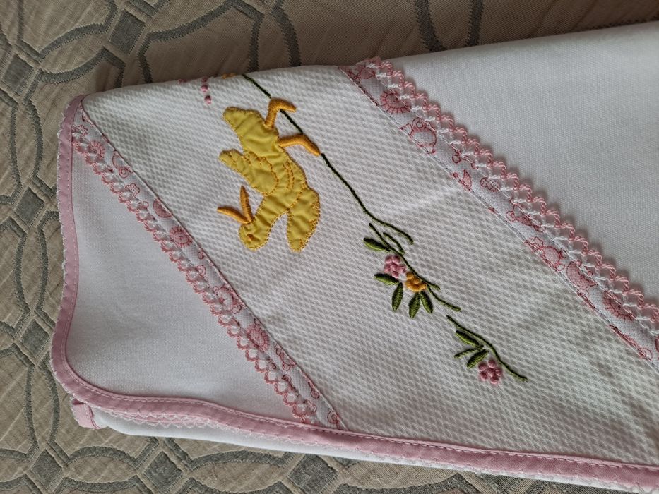 Fralda de bebé com bordado Madeira