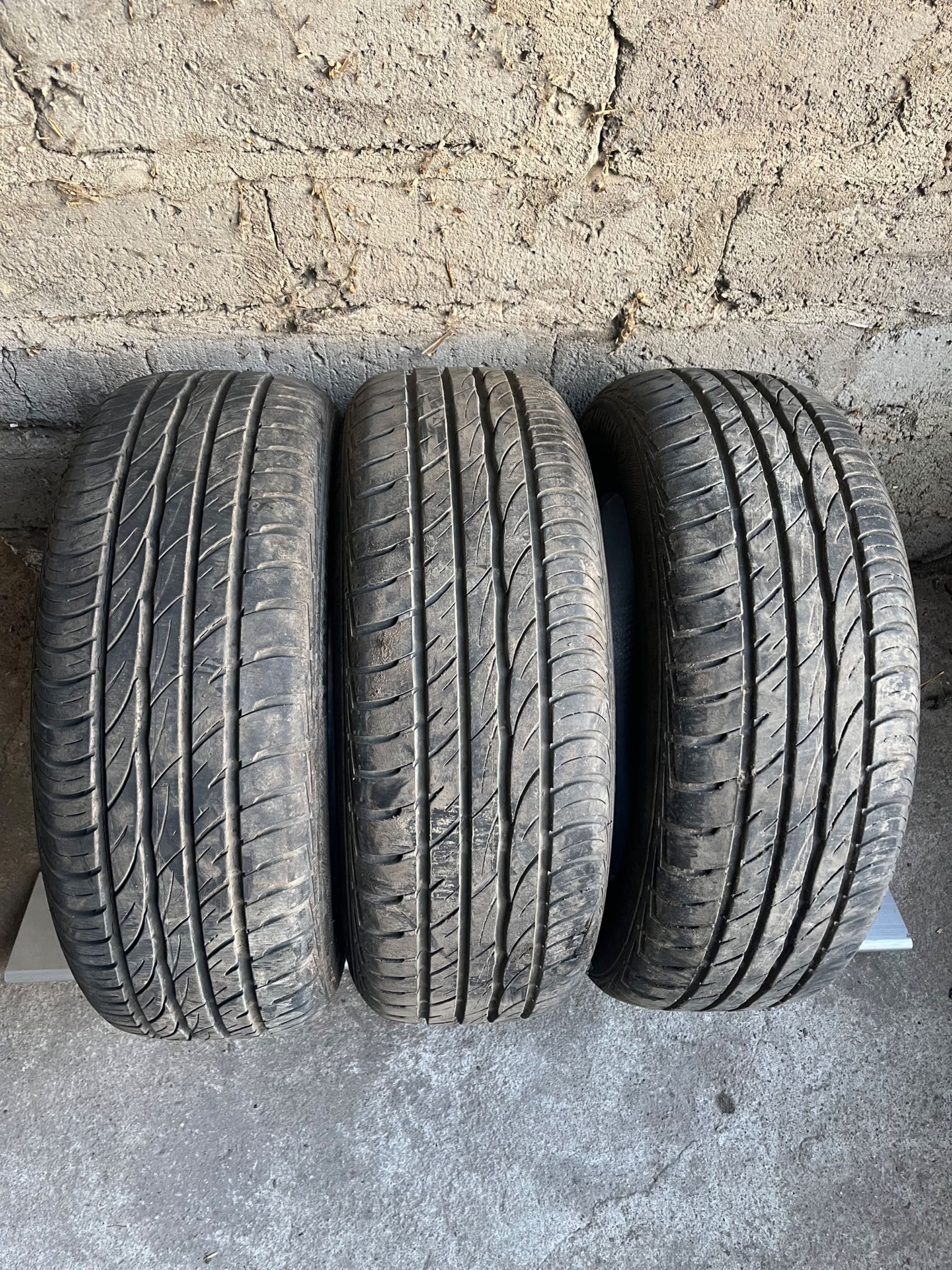 Opony letnie Barum 195/60/15r 3 szt