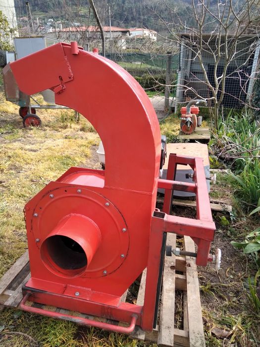 Aspirador de folhas industrial