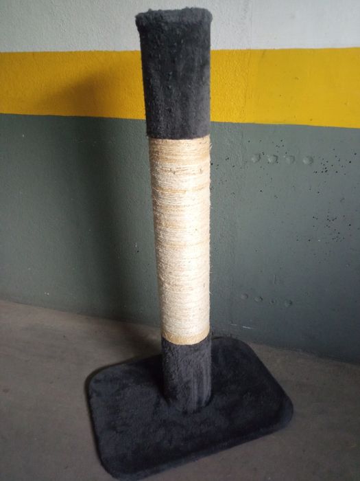 Arranhador  grande  1.00. Altura diâmetro do arranhador 0.45