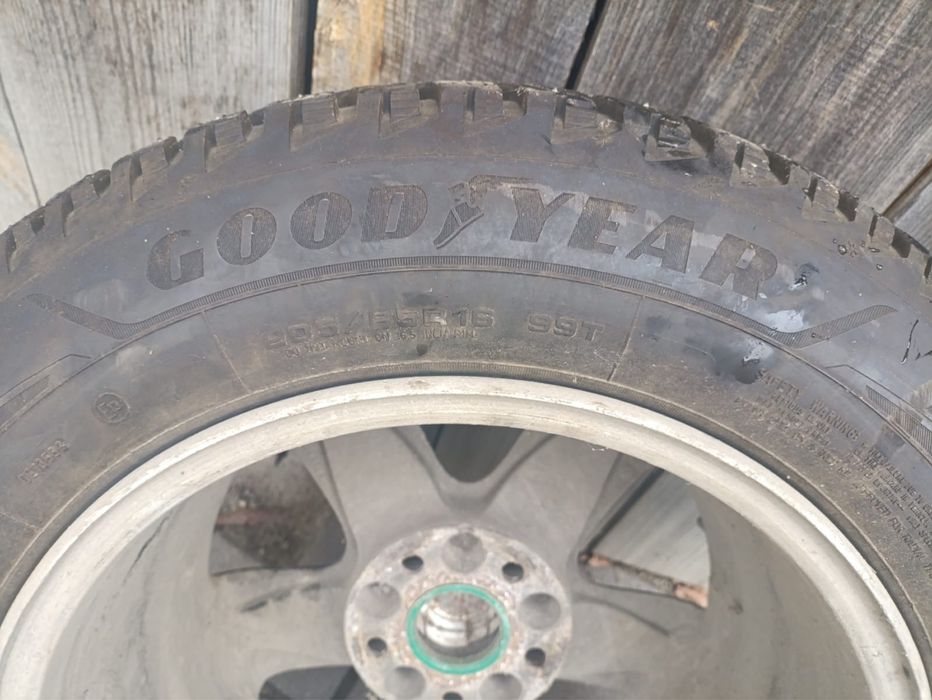 Комплект гуми 205/65 R16 Goodyear
