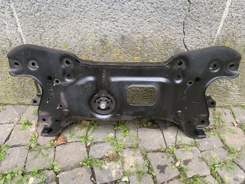 Балка передньої підвіски підрамник для Volkswagen Caddy Skoda 2012р