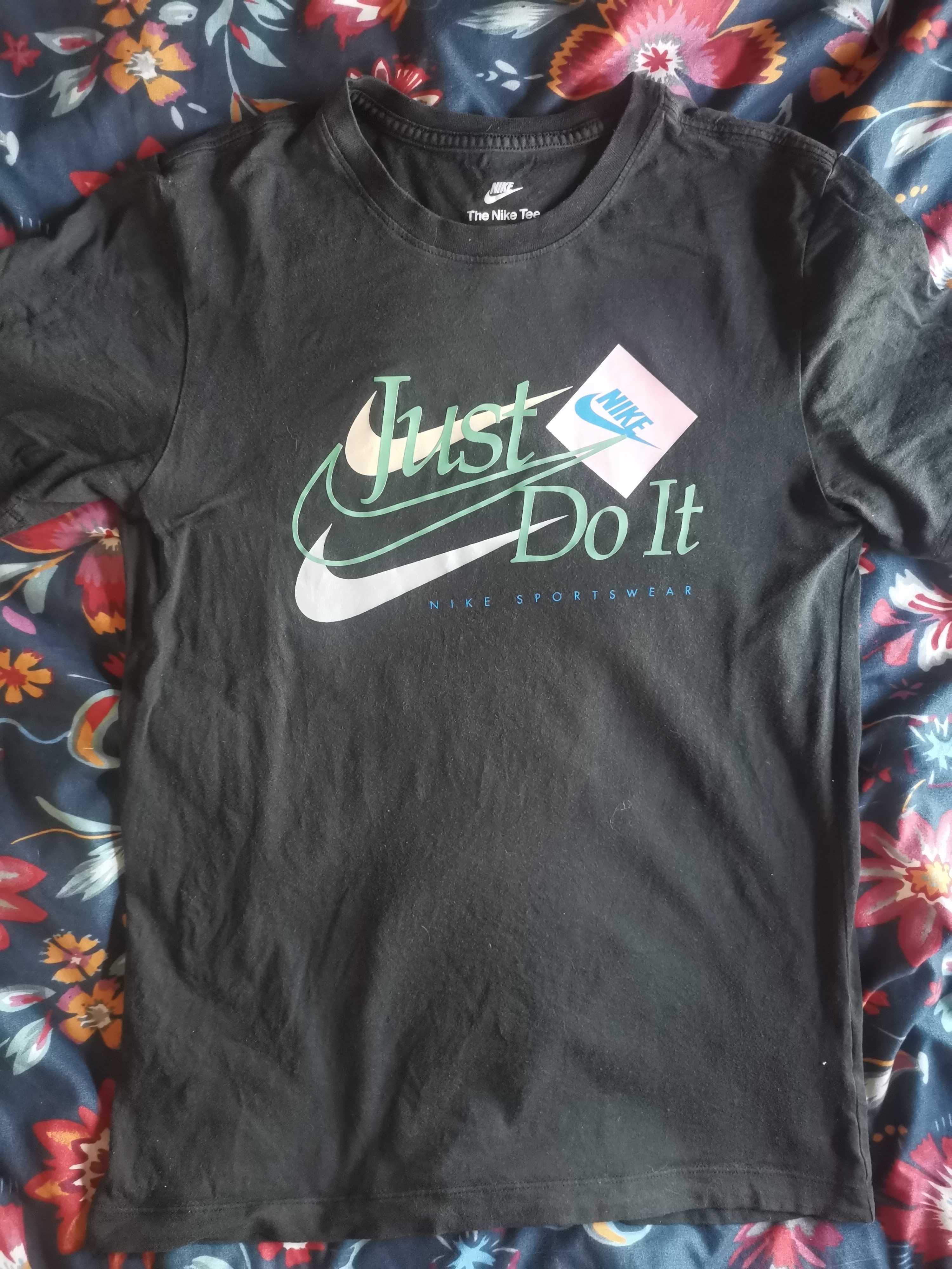 Czarna koszulka Nike Tee