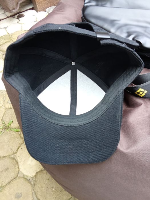 Сумка та кепка Binance