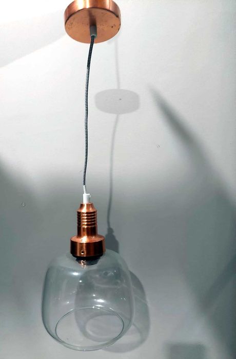 Candeeiro suspenso em vidro transparente