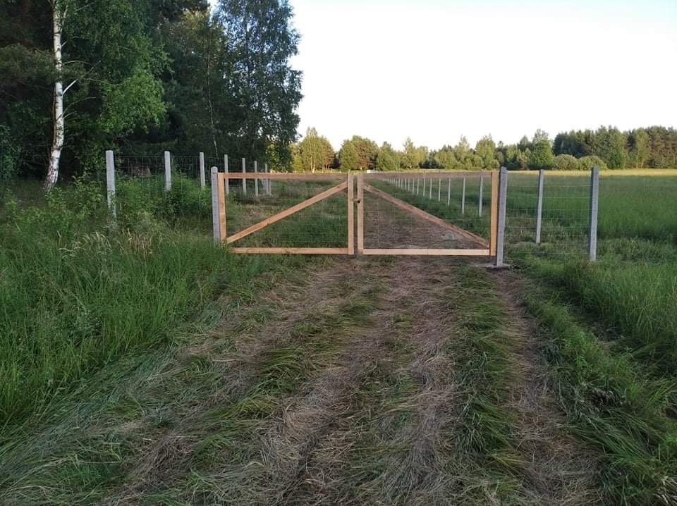 Ogrodzenie budowlane rolne, siatka leśna, betonowy słupek woj. Łódzkie