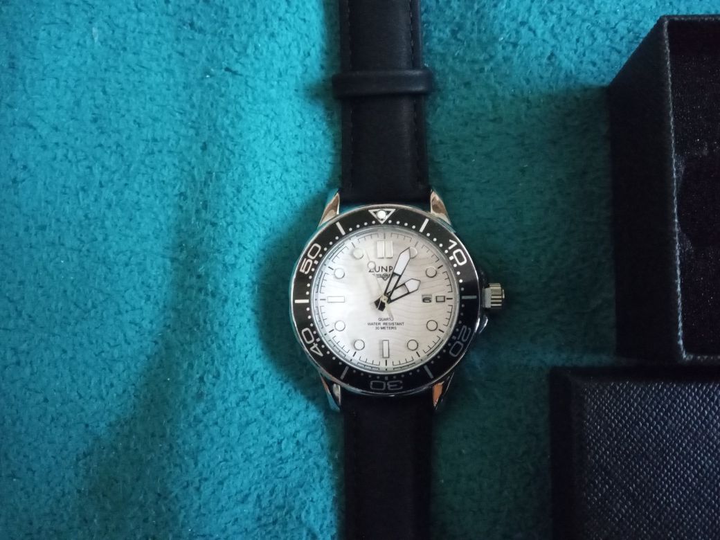 Оригінальний новий кварцевий годинник Zunpai