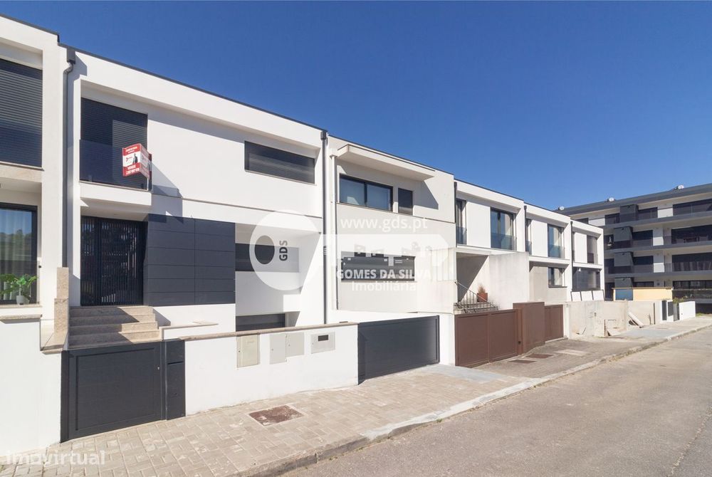 Moradia T4+1 Nova em Lamaçães