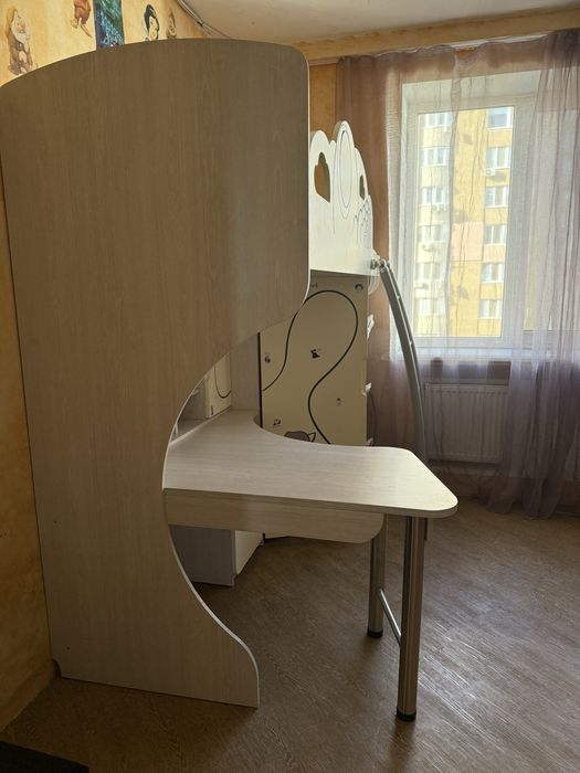 Комплект мебели для комнаты девочки