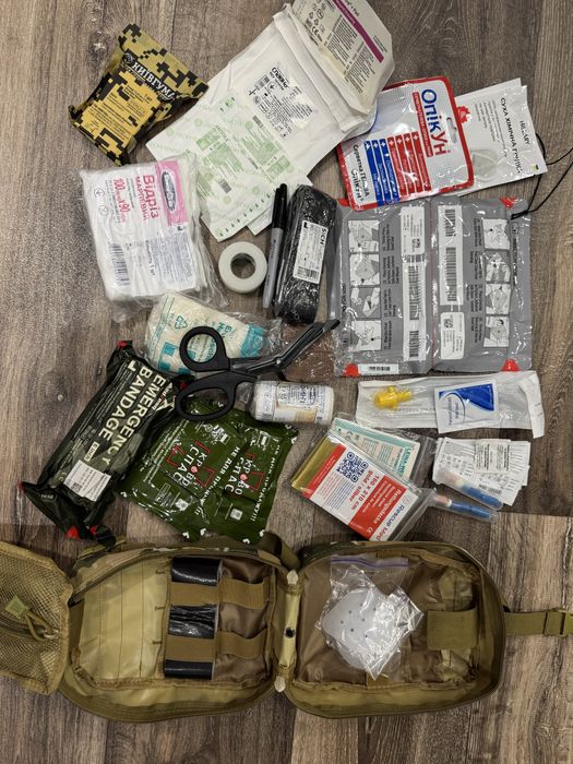 Аптечка армійська укомплектована  (відривний підсумок)
