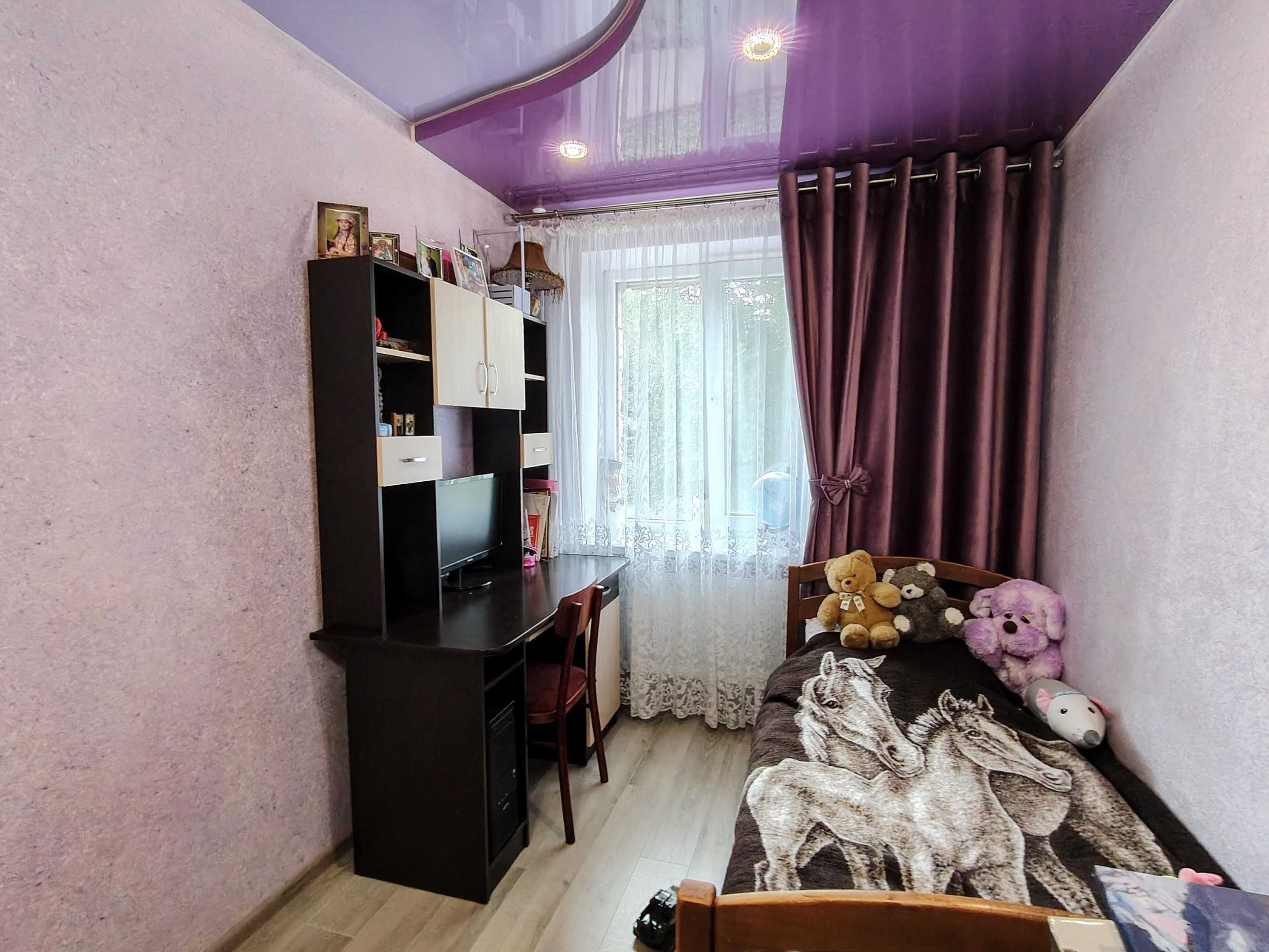 Укомплектована трикімнатна квартира в центрі з хорошим ремонтом