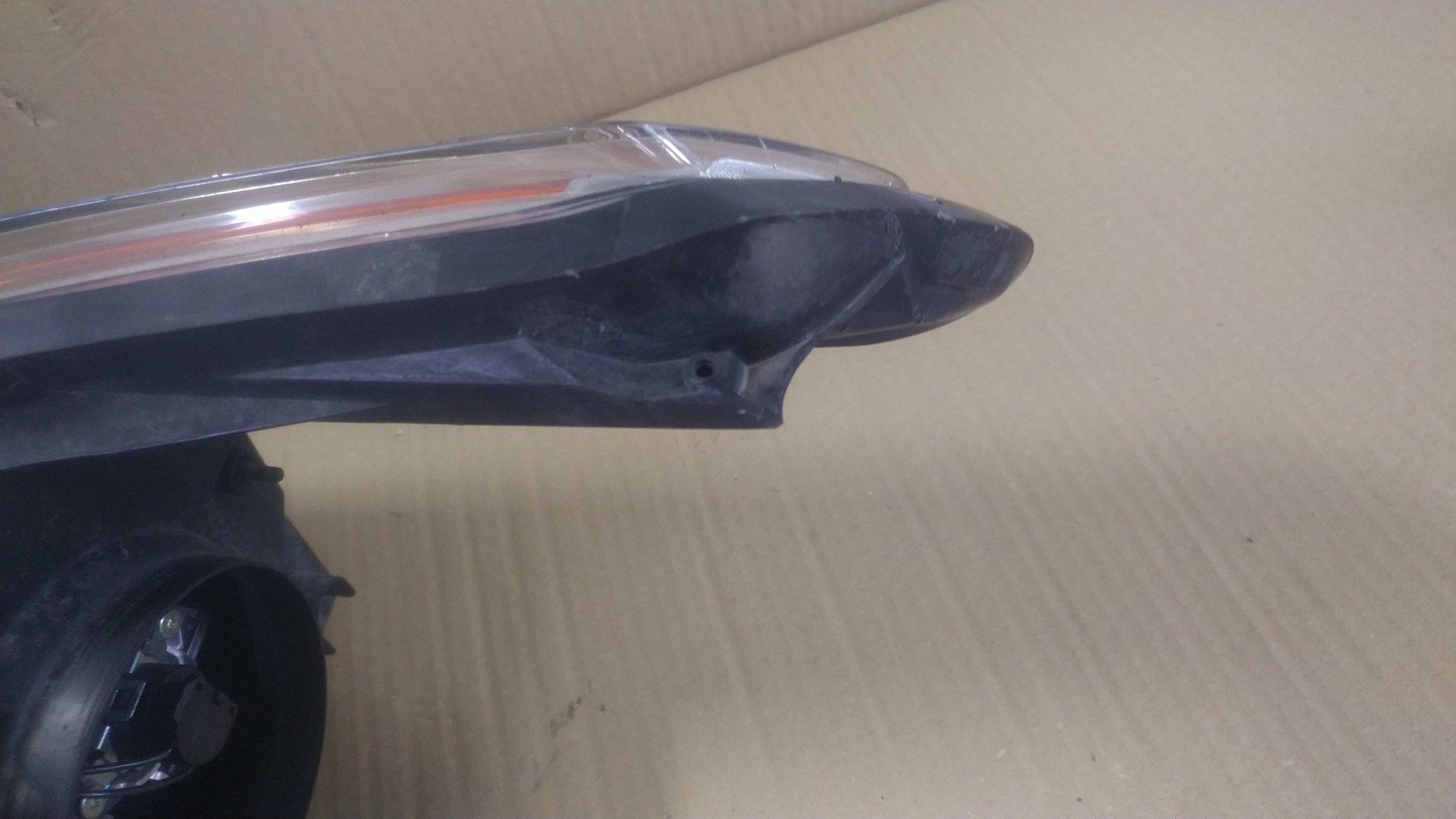/ Citroen C3 Picasso lampa prawa przednia EU