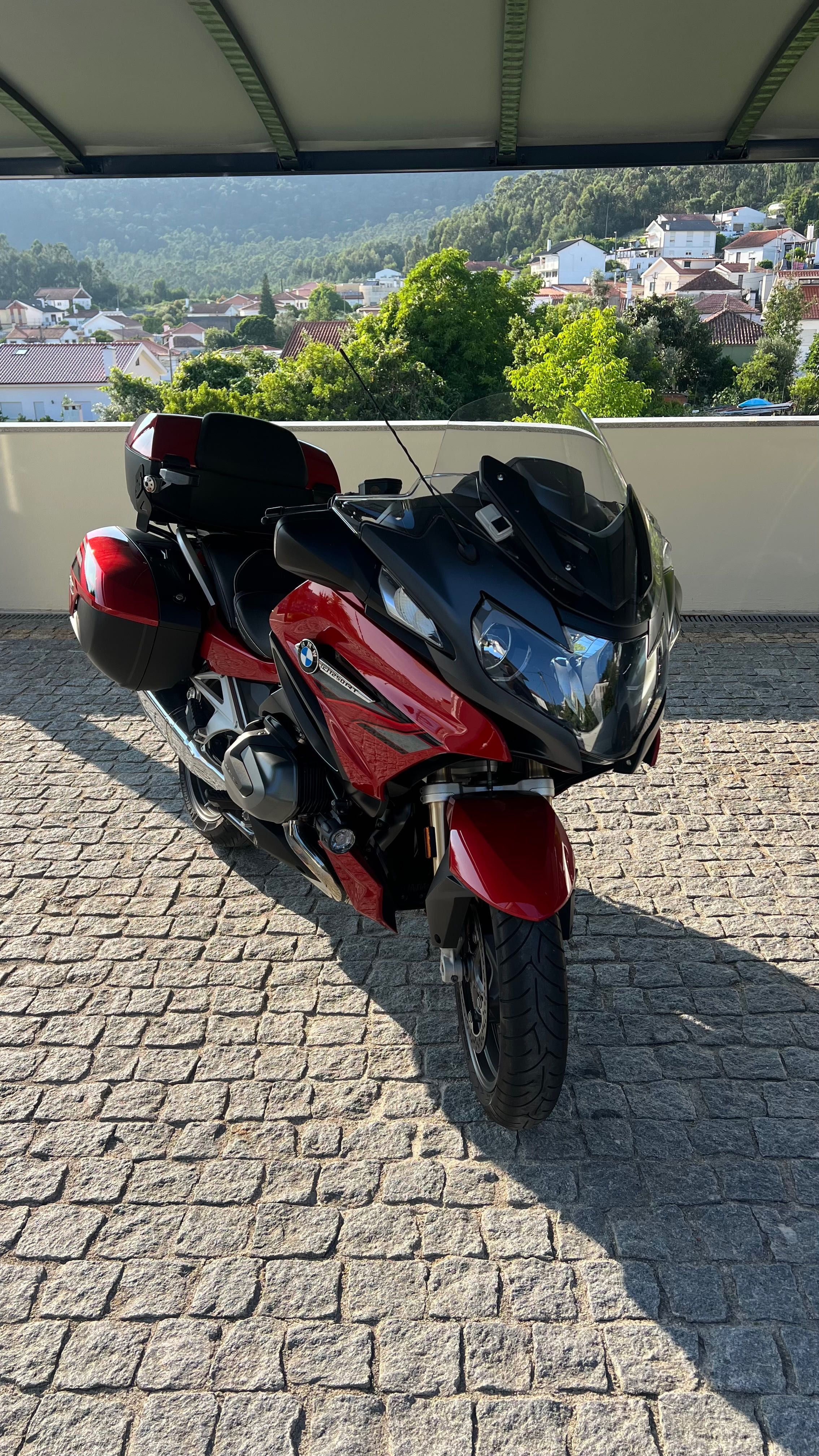 BMW R 1250 RT — Potência Touring com Luxo e Tecnologia!