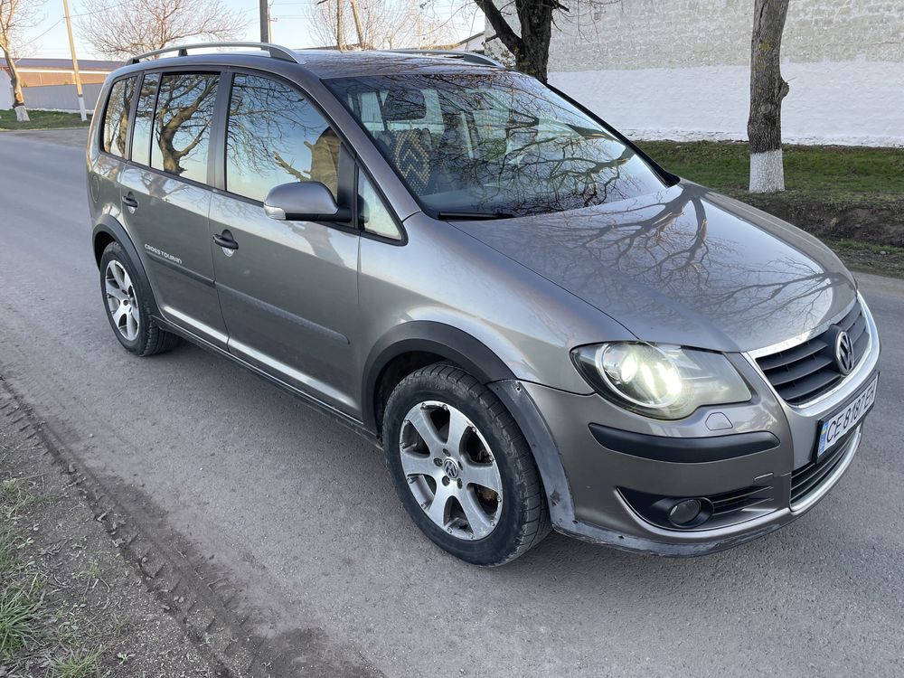 Volkswagen touran cross