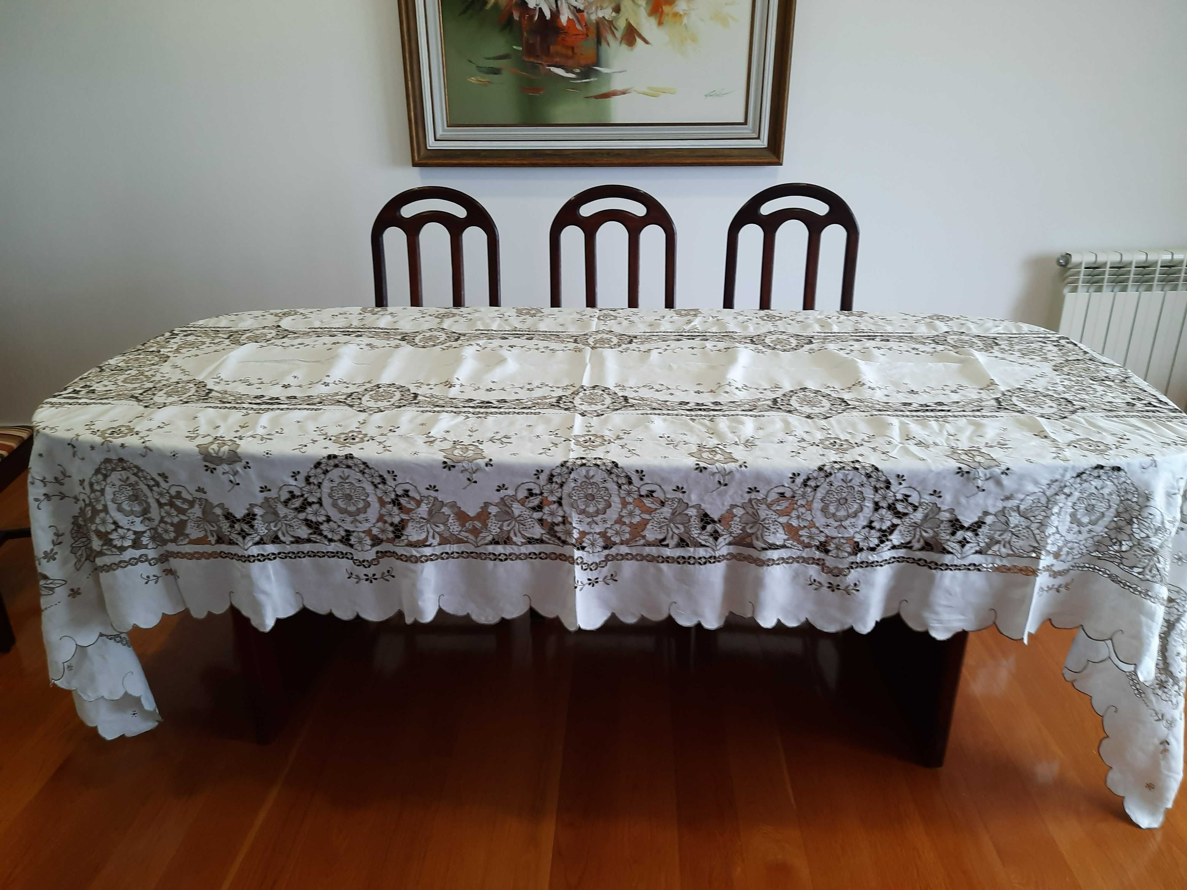 Linda toalha de mesa.