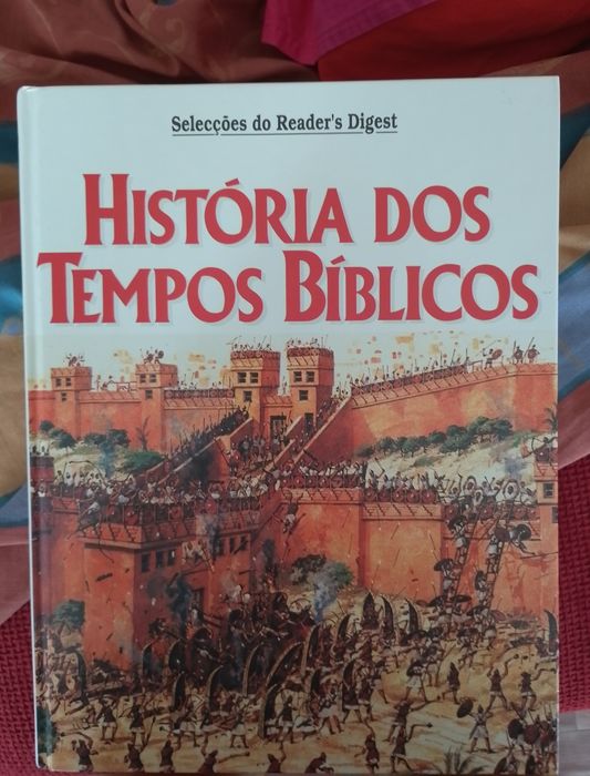 Livro capa dura com ilustrações história dos tempos biblcos