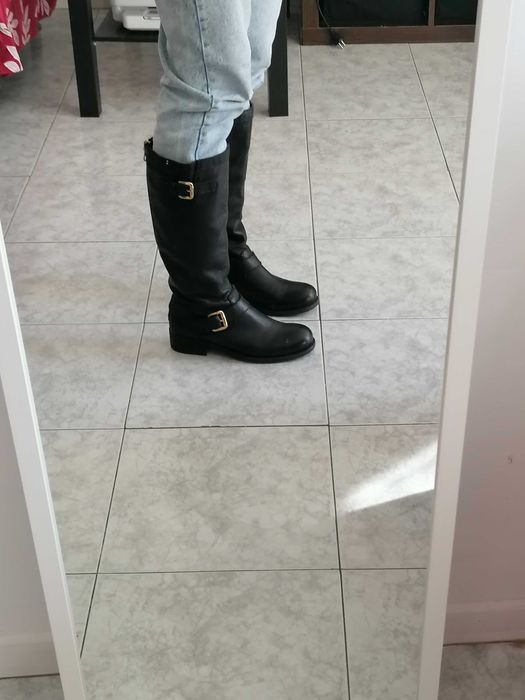 Botins de pele verdadeira