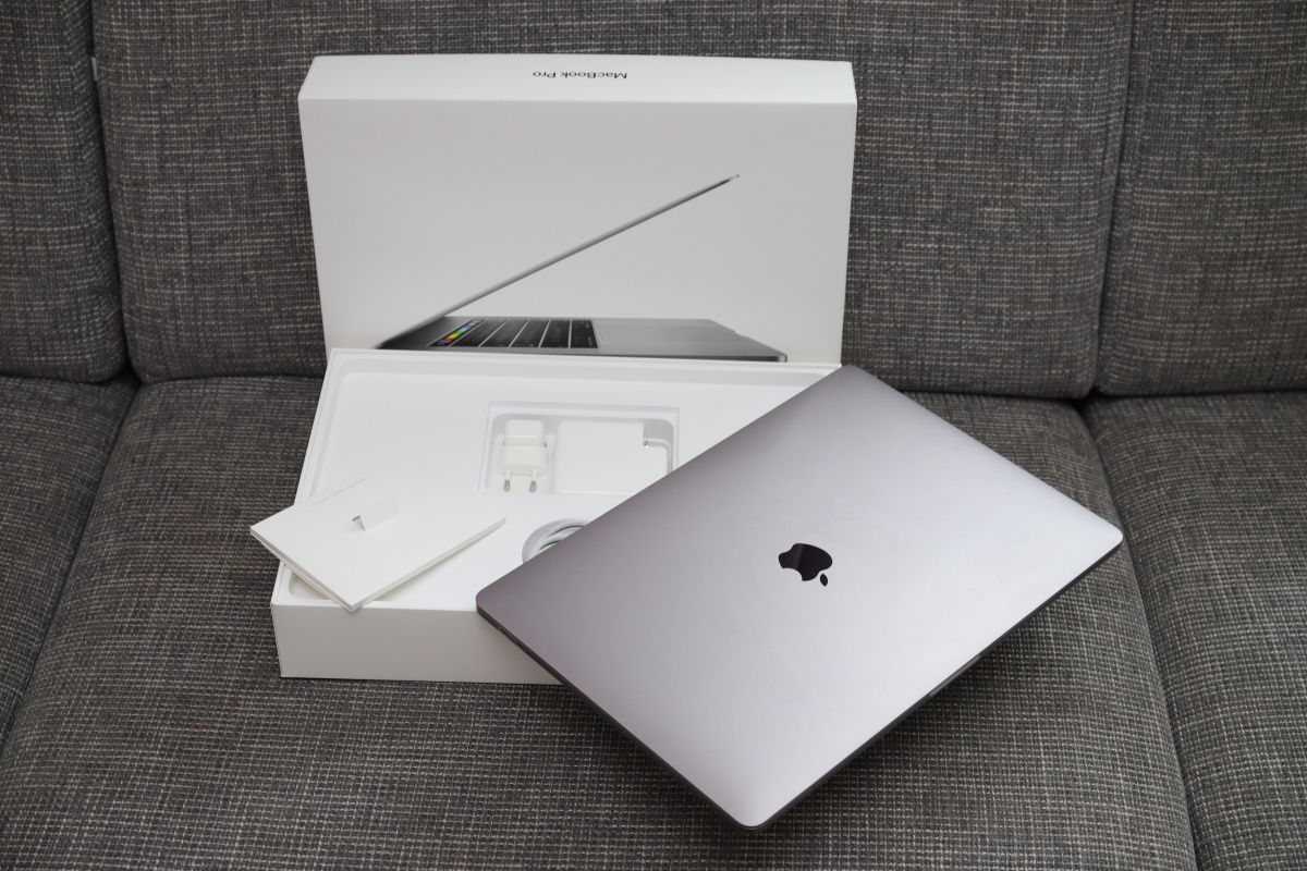 Ноутбук фотографа дизайнера MacBook Pro 15 i7/16Gb/2Tb