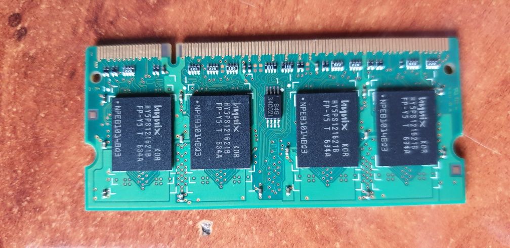 Планка пам'яті 512 MB DDR2 RAM 200-pin SO-DIMM 2Rx16 PC2-5300S 'Hynix'