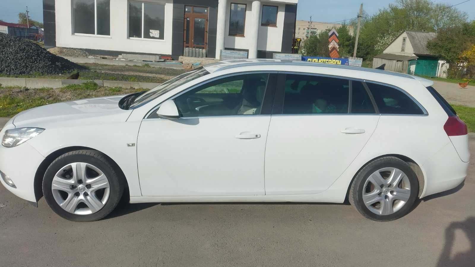 Свіжопригнана Opel Insignia