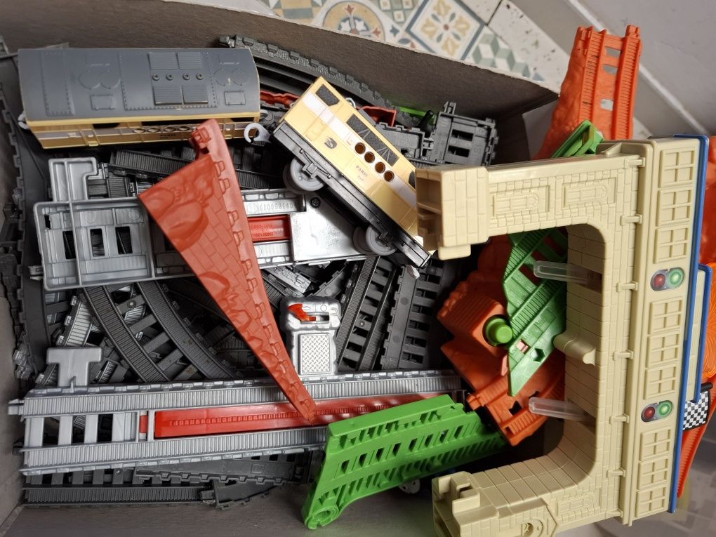 Pudełko z torami trackmaster Tomek i Przyjaciele