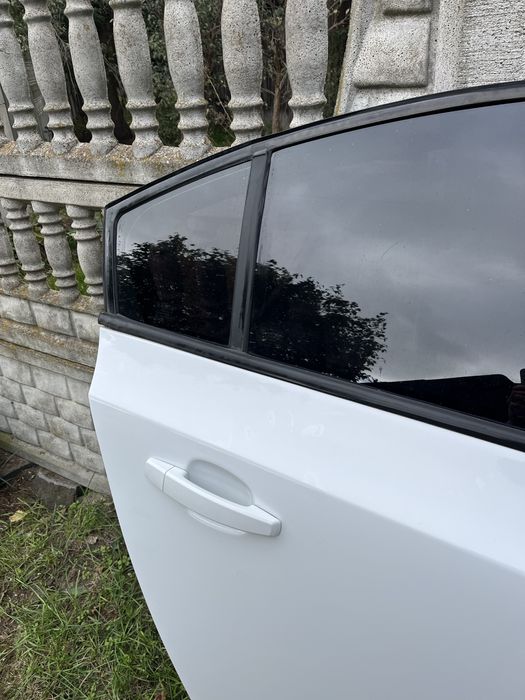 tylne prawe drzwi chevrolet cruze białe 2010 sedan wiecej info pod tel
