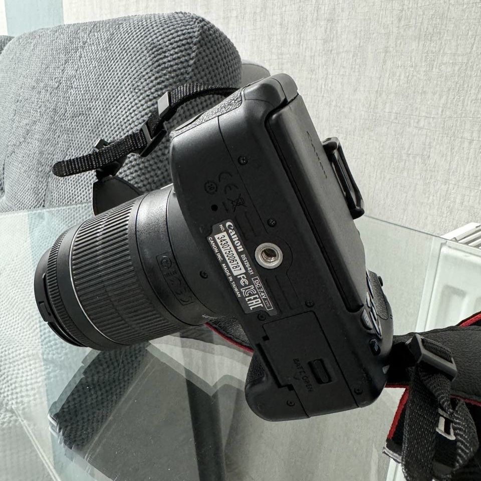 Продам Canon 700D