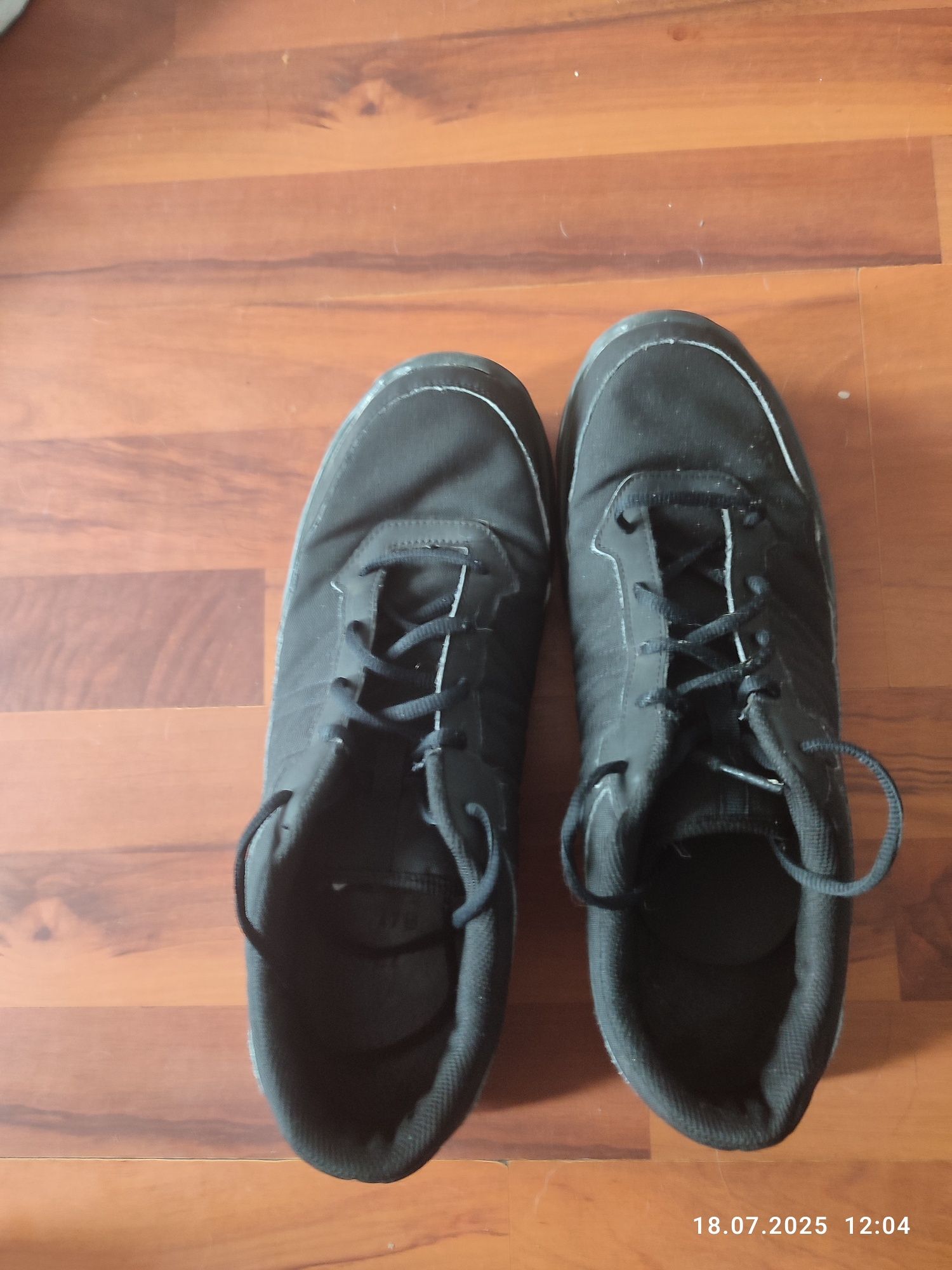 Sprzedam buty terenowe marki quechua czarne