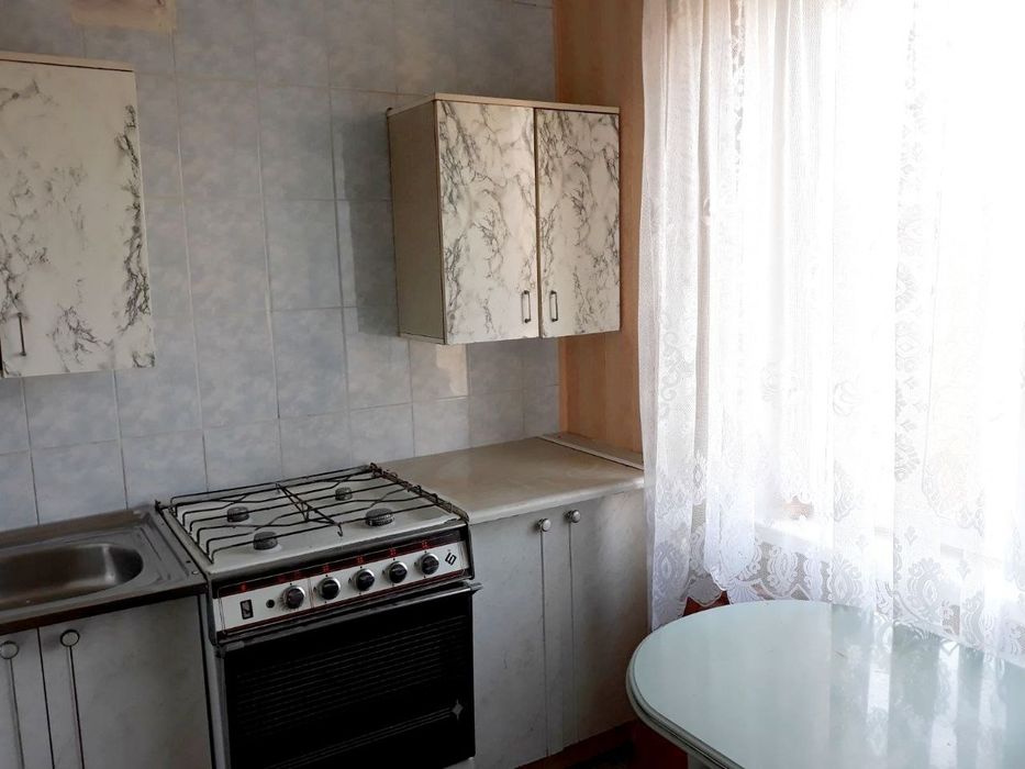 Оренда. 3-х кімнатна квартира в районі зупинки "Центр ДЮТ".