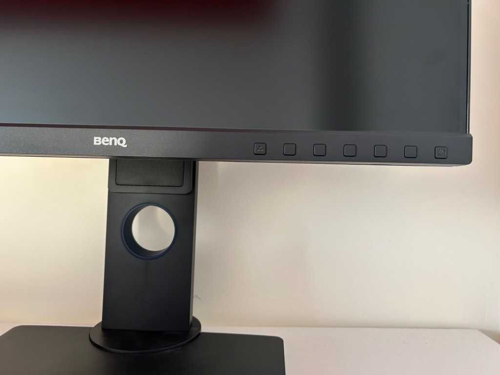 BENQ SW240 to 24-calowy monitor