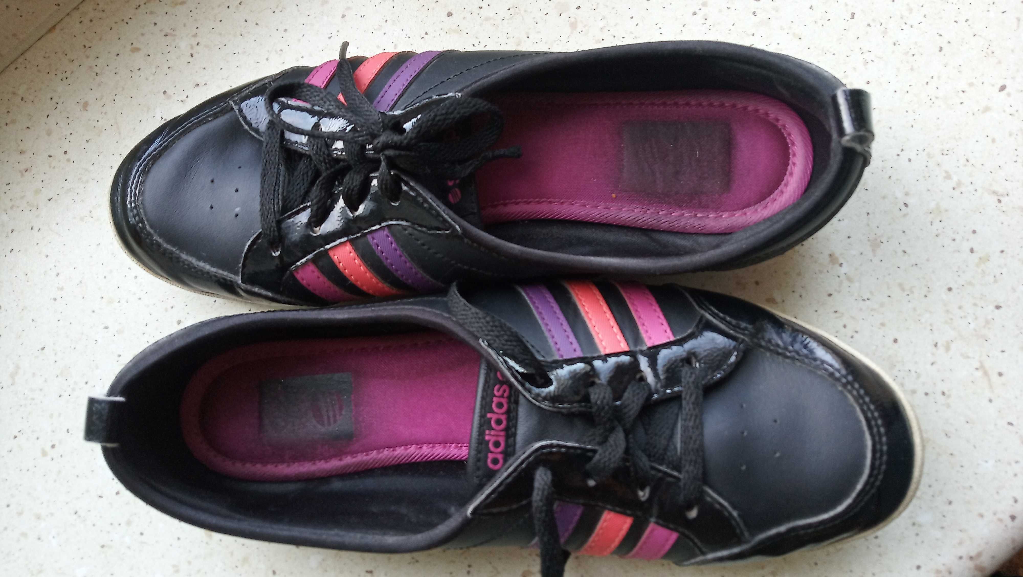 Czarne lakierowane półbuty firmy Adidas roz 36,