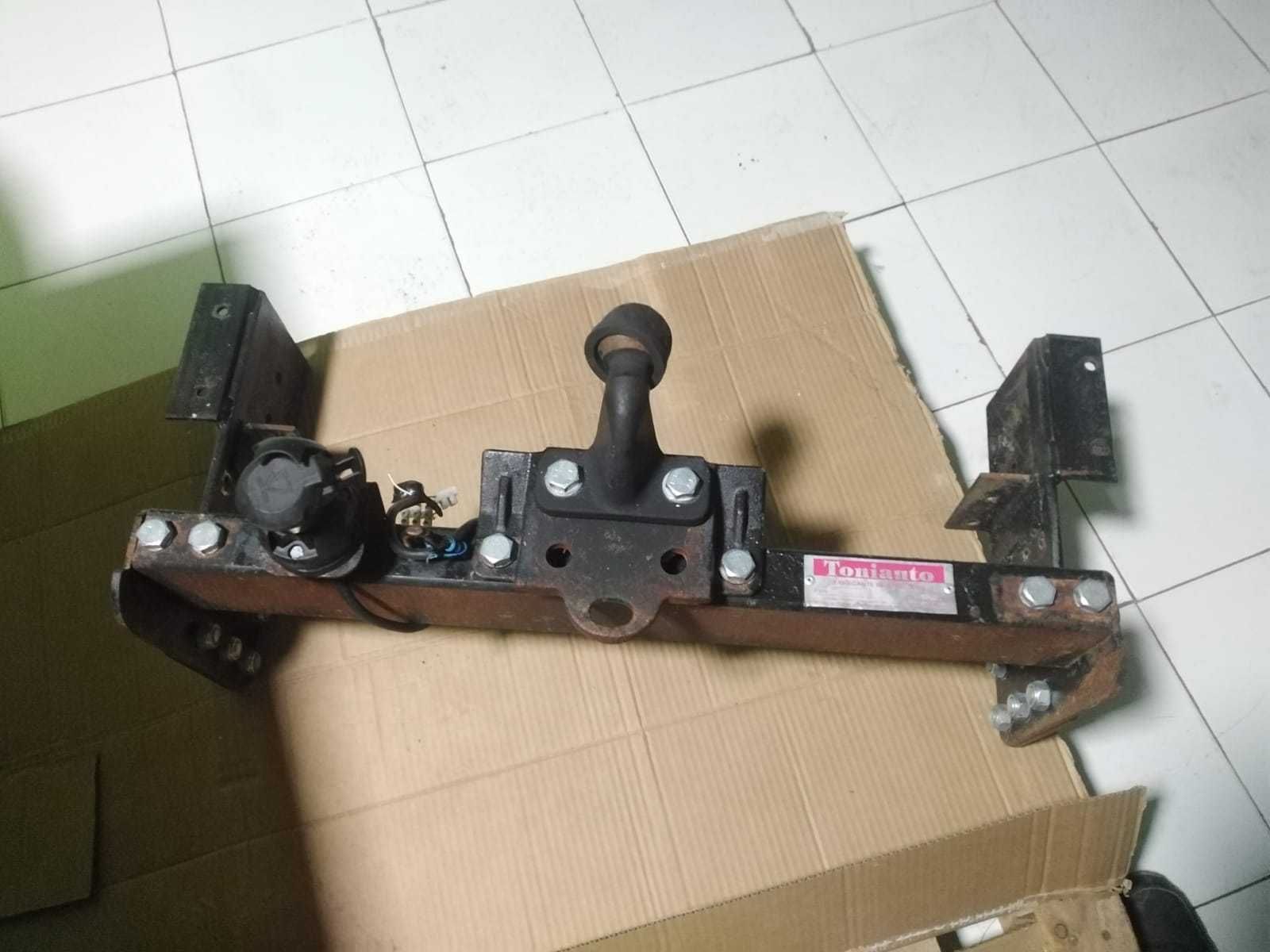 Bola de Reboque Mitsubishi Canter de 2004