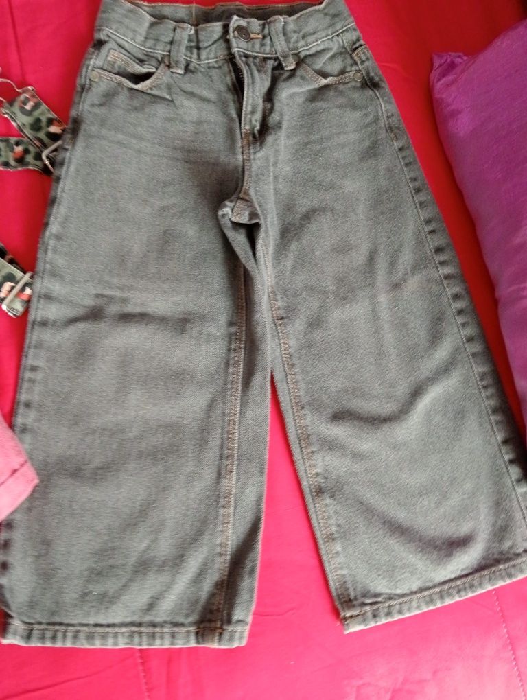 Roupas para menina de 4/5anos impecáveis.