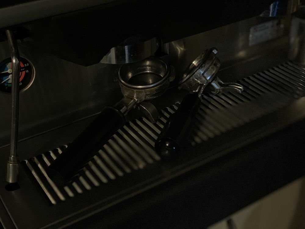 Професійна кавова машина кофемашина кофеварка кофемолка simonelli