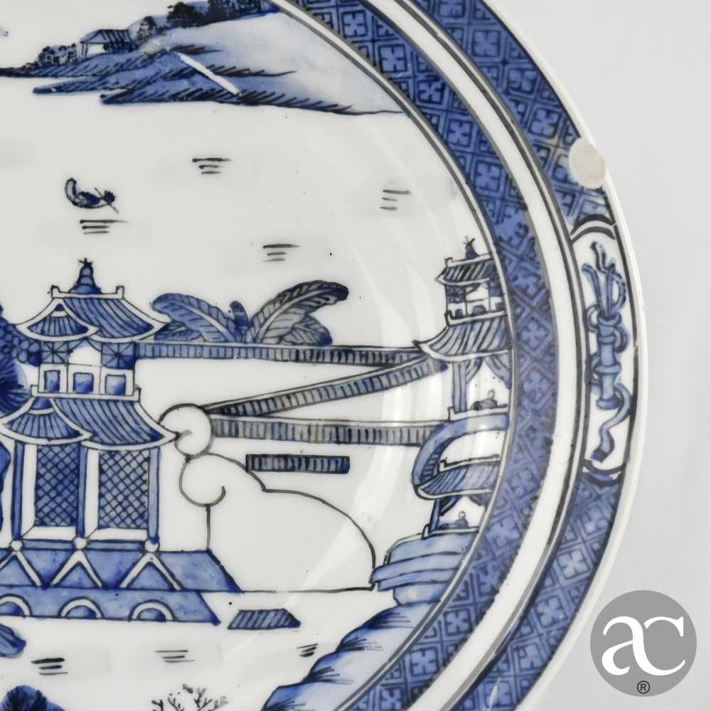 Travessa porcelana da China, decoração Cantão com pagodes e paisagem