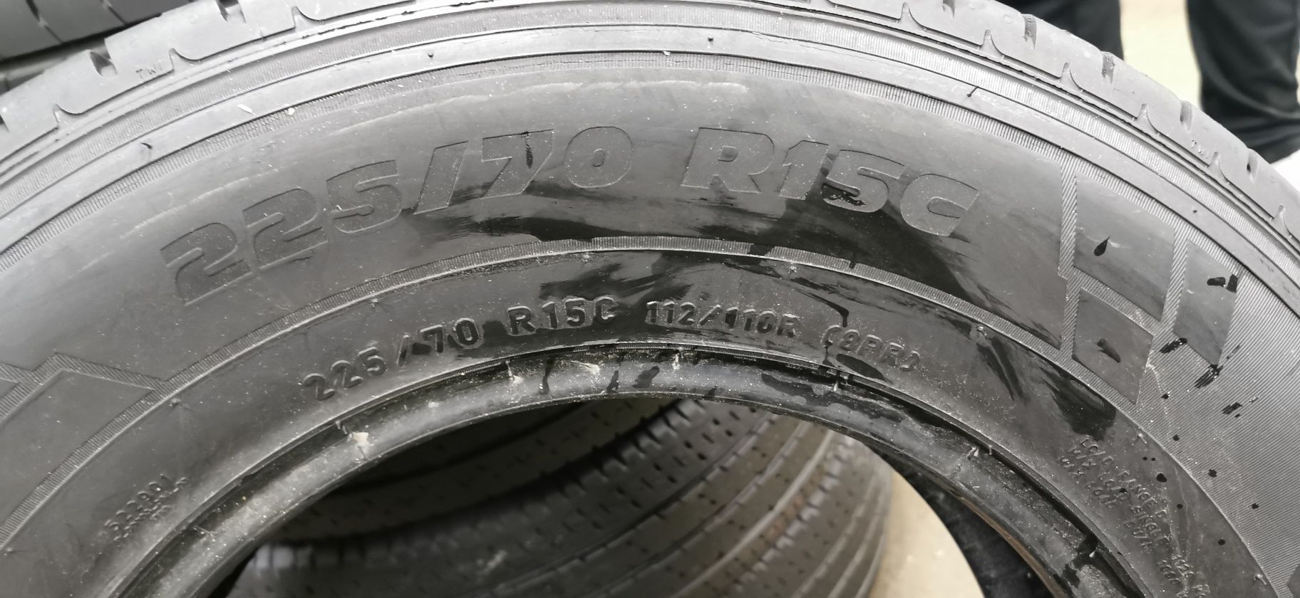 1 szt opona pojedynka letnia Pirelli Carrier 225/70 R15 C 112/110R